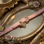 Shiny 18k gold-plated buckle fastening on a soft pink calfskin leather choker