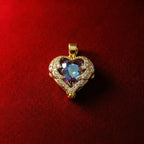 Close-up of Gothic-style heart-shaped multicolor zirconia pendant, 18K gold-plated brass pendant, suitable for sliding chain necklaces, blue-violet pendant 