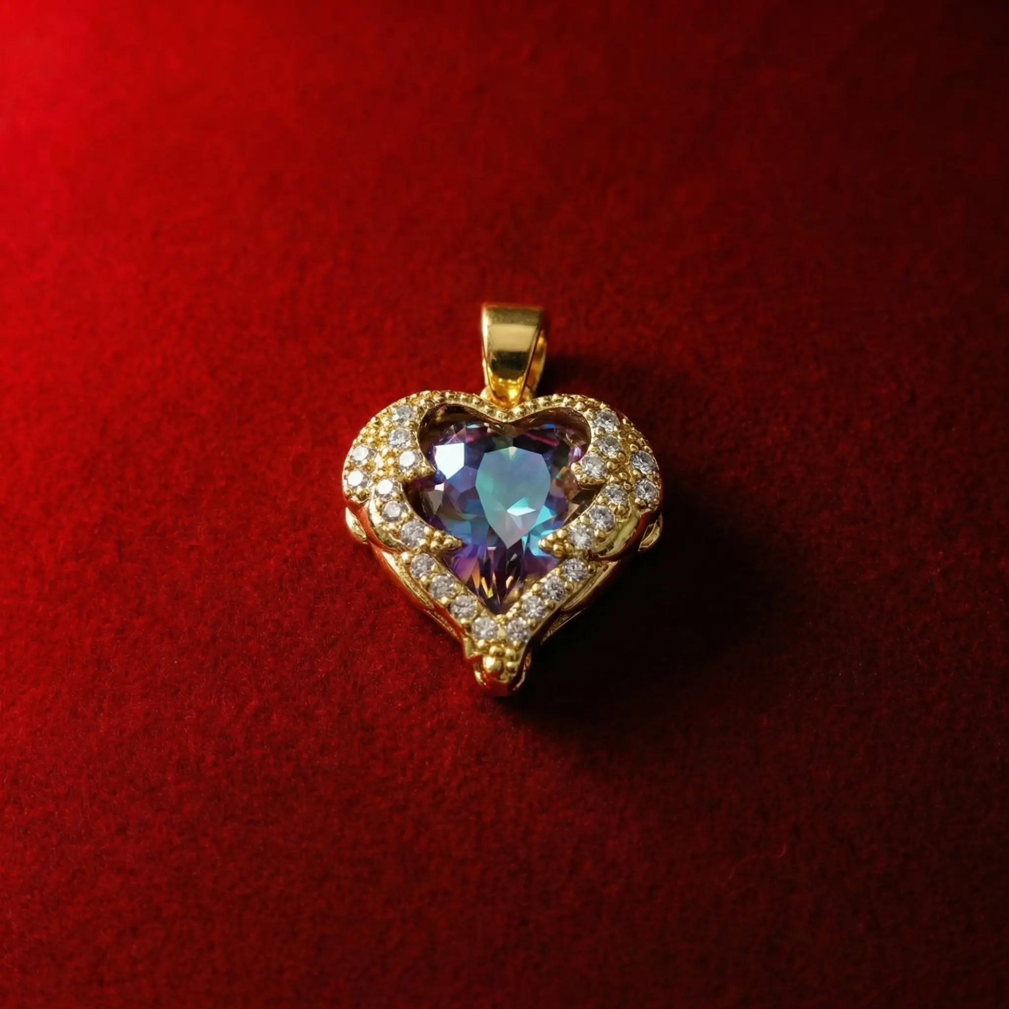 Close-up of Gothic-style heart-shaped multicolor zirconia pendant, 18K gold-plated brass pendant, suitable for sliding chain necklaces, blue-violet pendant 