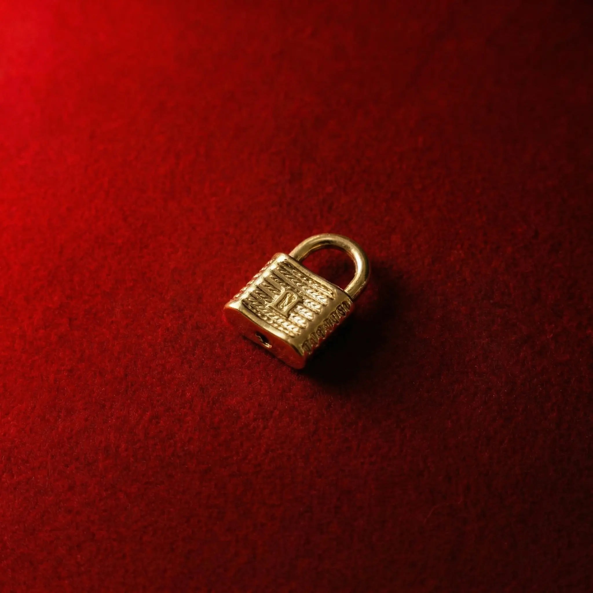 Vintage style nugget gold heart necklace pendant Chunky jewelry