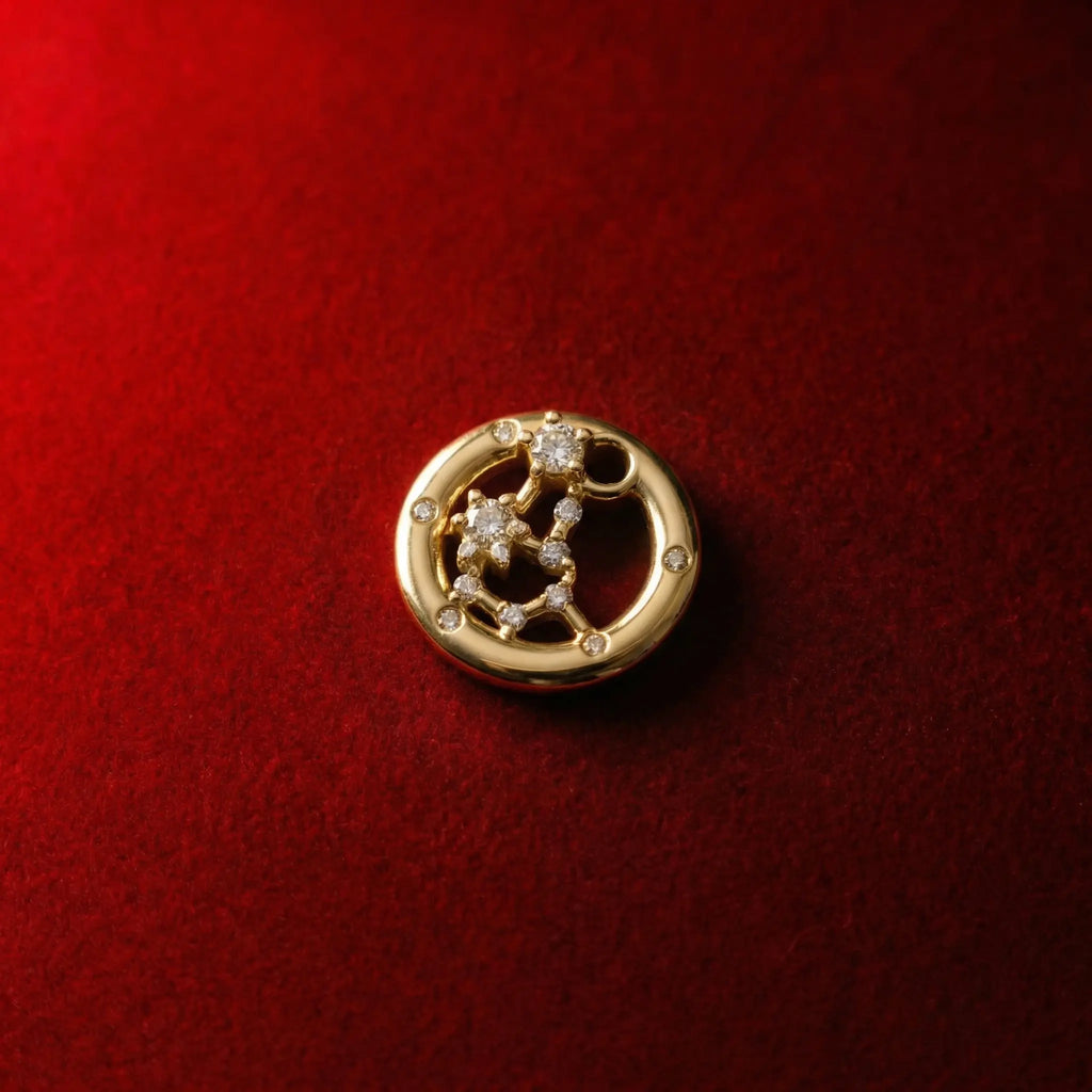 18K gold-plated horizontal pendant, adorned with sparkling zirconia accents