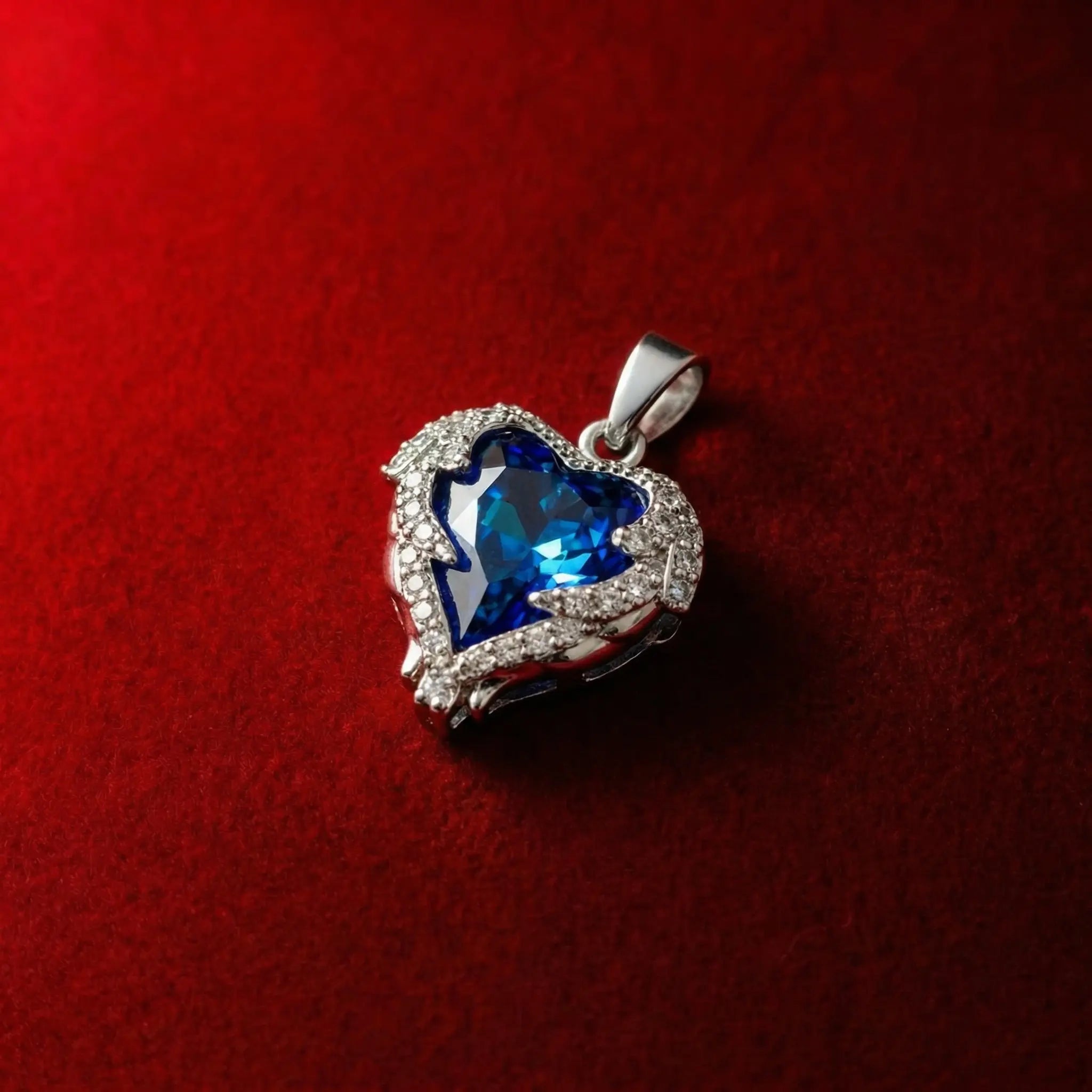 Close-up of Gothic-style heart-shaped multicolor zirconia pendant, 18K gold-plated brass pendant, suitable for sliding chain necklaces, blue (silver base) pendant 