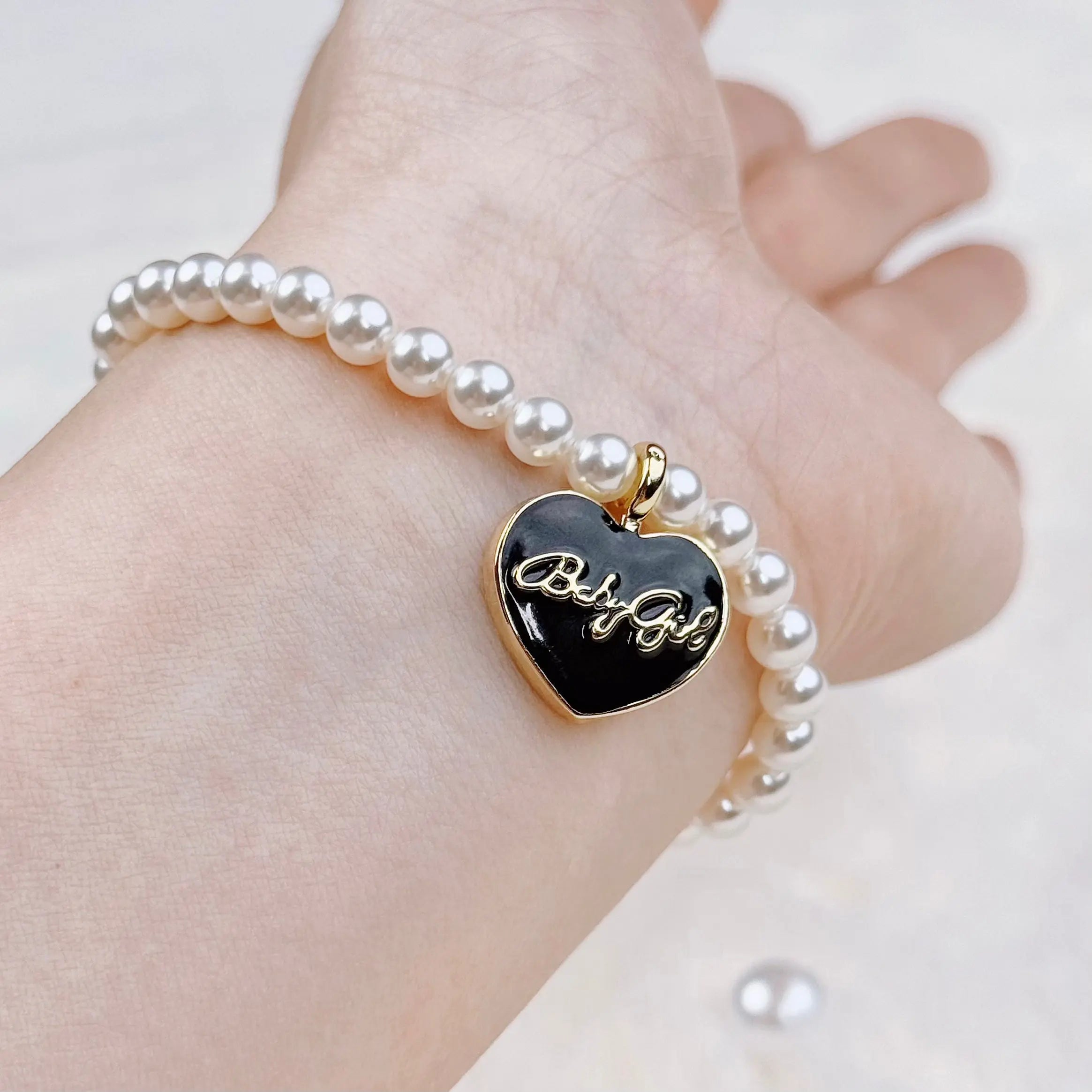 Freshwater Pearl Bracelet: Timeless Classic for Everyday Pearl Jewelry(Black Enamel Heart-Shaped Pendant)  Selviora