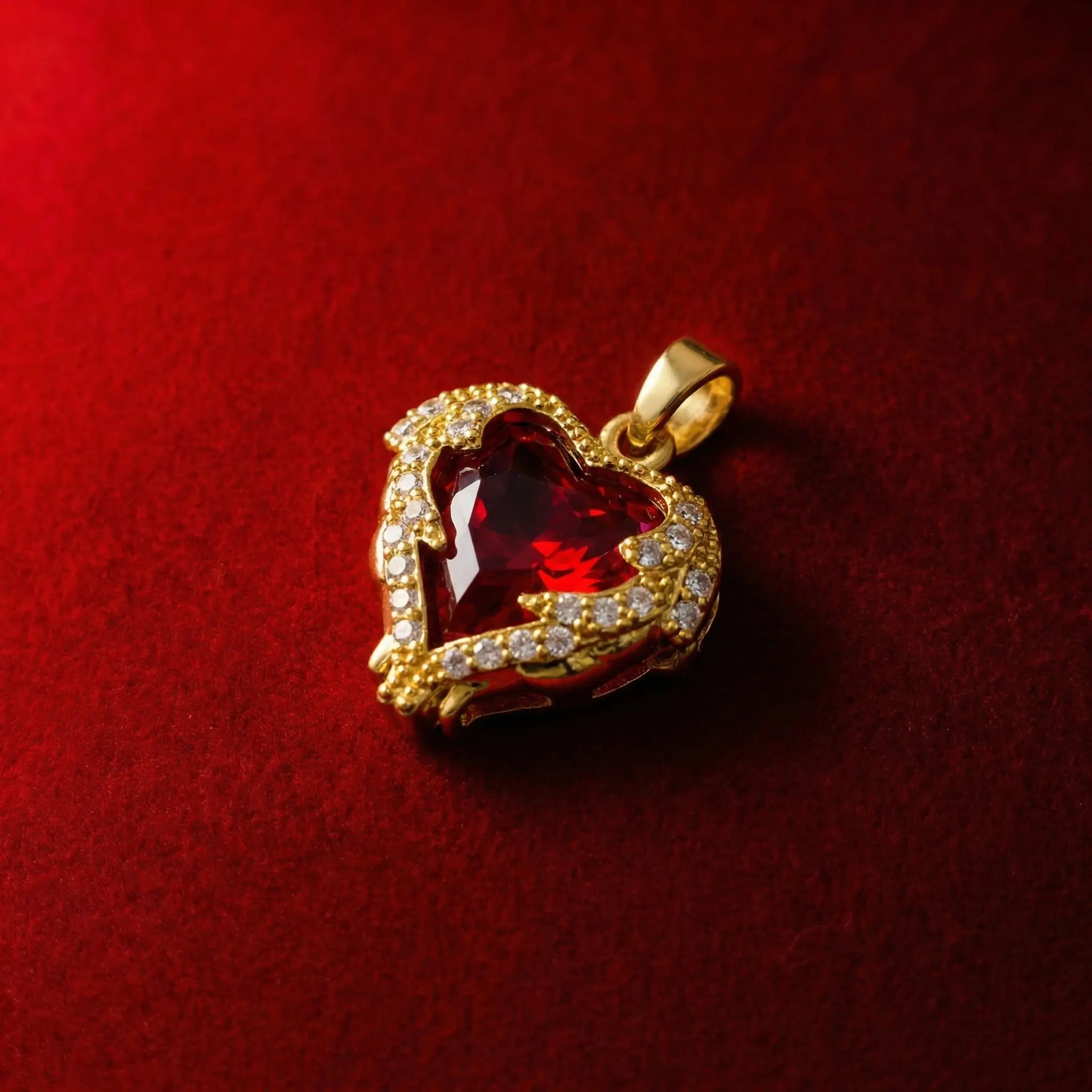 Close-up of Gothic-style heart-shaped multicolor zirconia pendant, 18K gold-plated brass pendant, suitable for sliding chain necklaces, red pendant