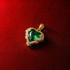 Close-up of Gothic-style heart-shaped multicolor zirconia pendant, 18K gold-plated brass pendant, suitable for sliding chain necklaces, green pendant